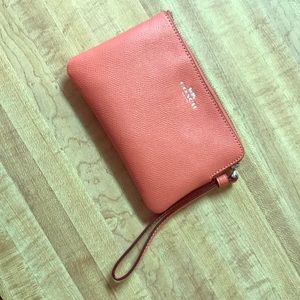 COACH wristlet (Coral)